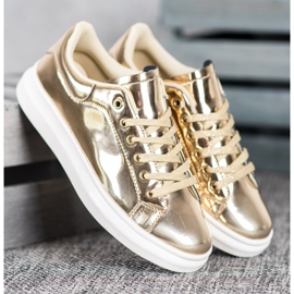 Bona Shiny Shoes On The Platform yellow 1