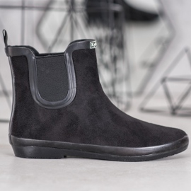 Kylie Black galoshes 1