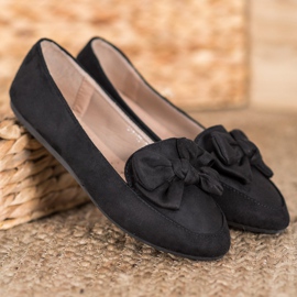 Ch. Creation Suede Lords With A Bow black 1