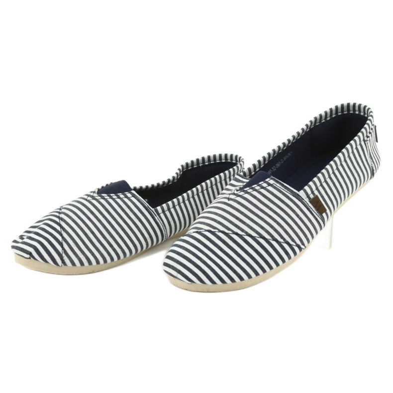 Wishot Comfortable, fashionable striped sneaker 32-065, white and blue 2