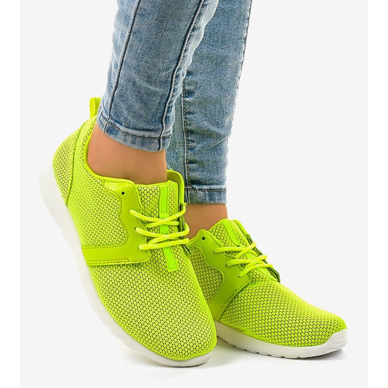 Green women's sports shoes Z105 2