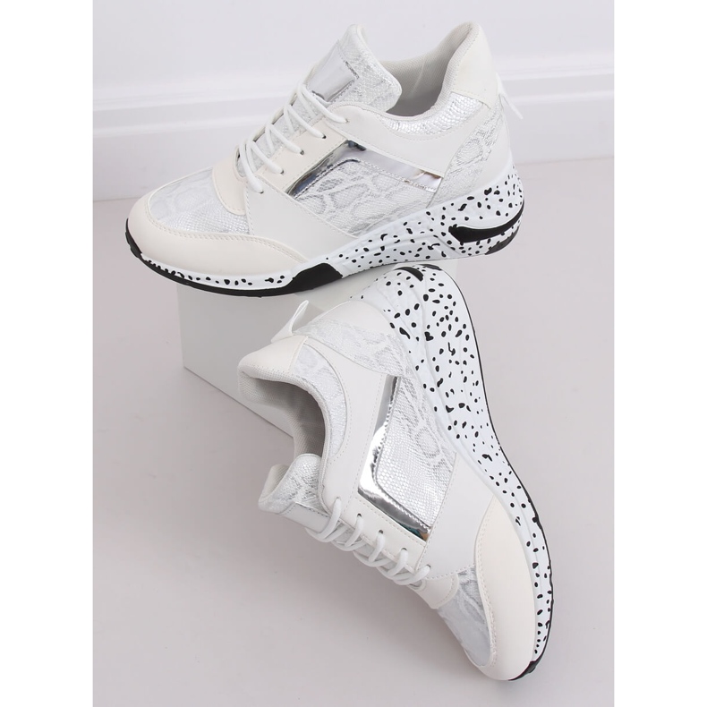 White sports shoes on a wedge heel C131 Blanco 2