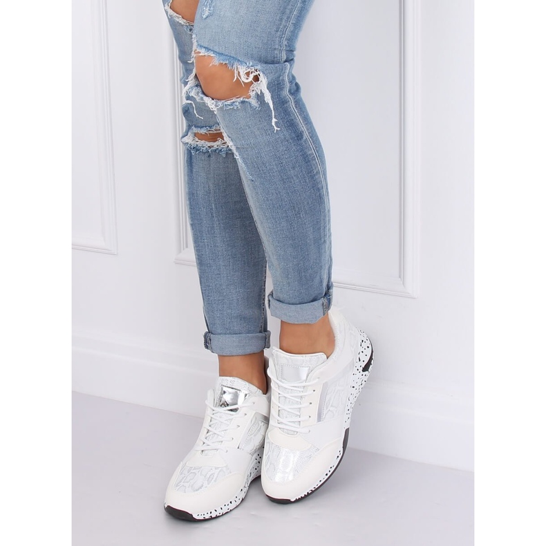 White sports shoes on a wedge heel C131 Blanco 1