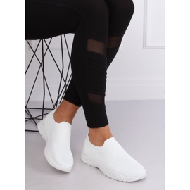 White sports shoes FZ13P White 1