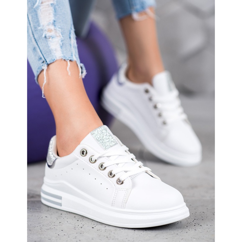 Diamantique Sports Shoes On The Platform white 1