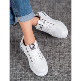 Diamantique Sports Shoes On The Platform white 2