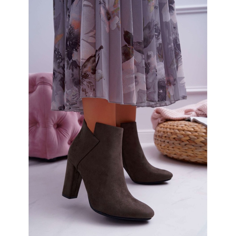 Vinceza Women's Boots On Heel Suede Khaki Ruffle 1