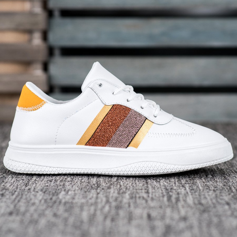 Small Swan Fashionable Sports Shoes white 1 Small Swan Fashionable Sports Shoes white 1