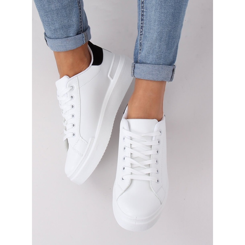 White women's sneakers 85-428 WHITE / BLACK 2