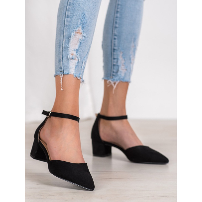 Small Swan Stylish pumps black 1