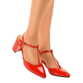 Red pumps on the D85-17 post 1