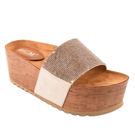 Beige slippers on the platform 77-99 1