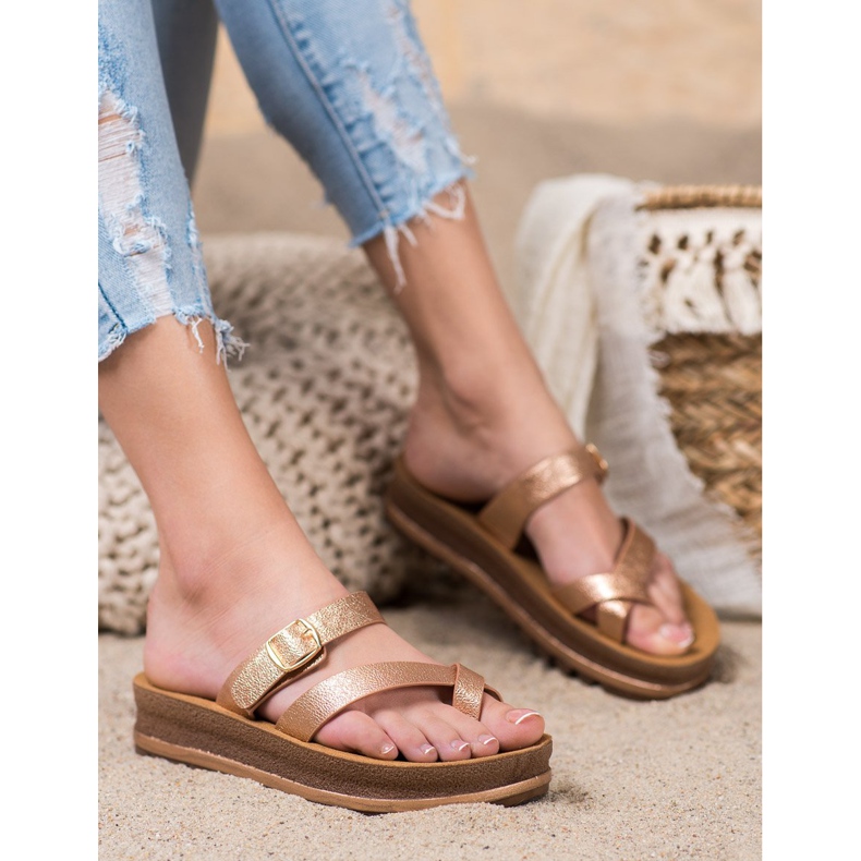 Comer Slippers On The Fashion Platform yellow 1