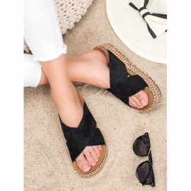 Comer Comfortable Slippers On The Platform black 1