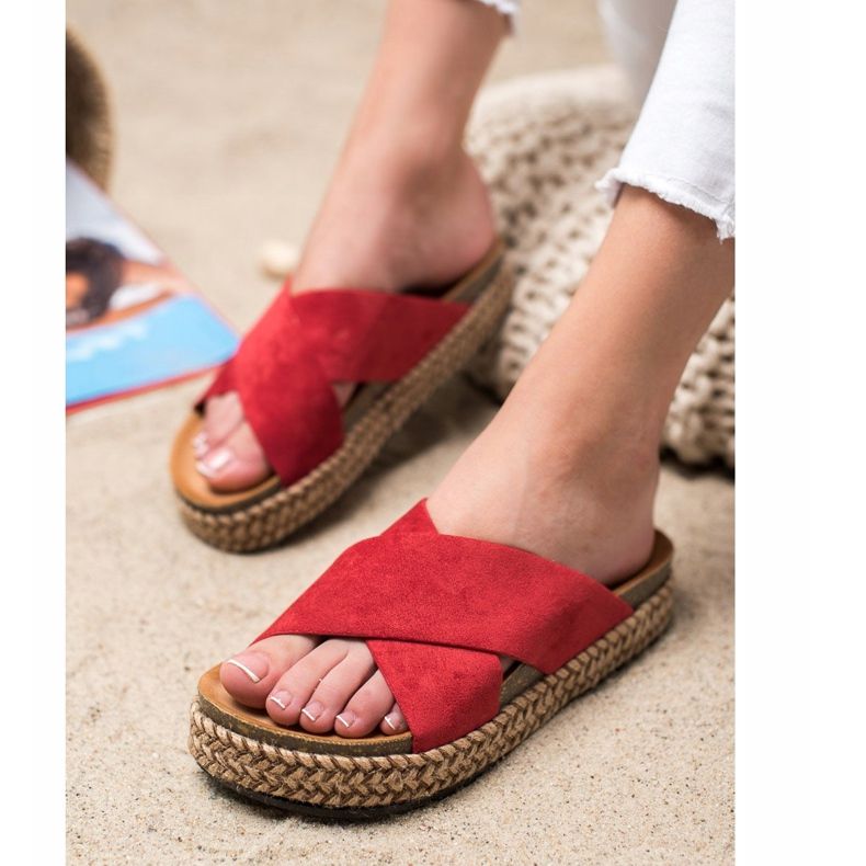 Comer Comfortable Slippers On The Platform red 2