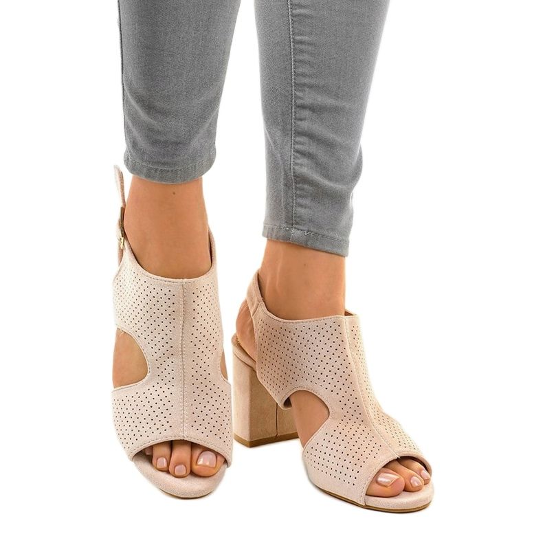 Beige openwork sandals with a cut 99-33A 1