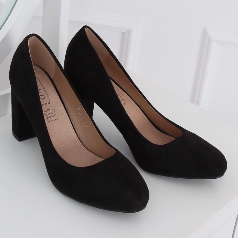 Pumps on the post black E08-10 Black 1