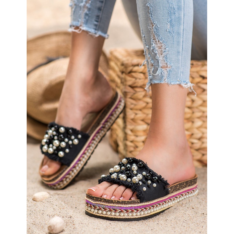 Small Swan Slippers On The Platform With Pearls black 2