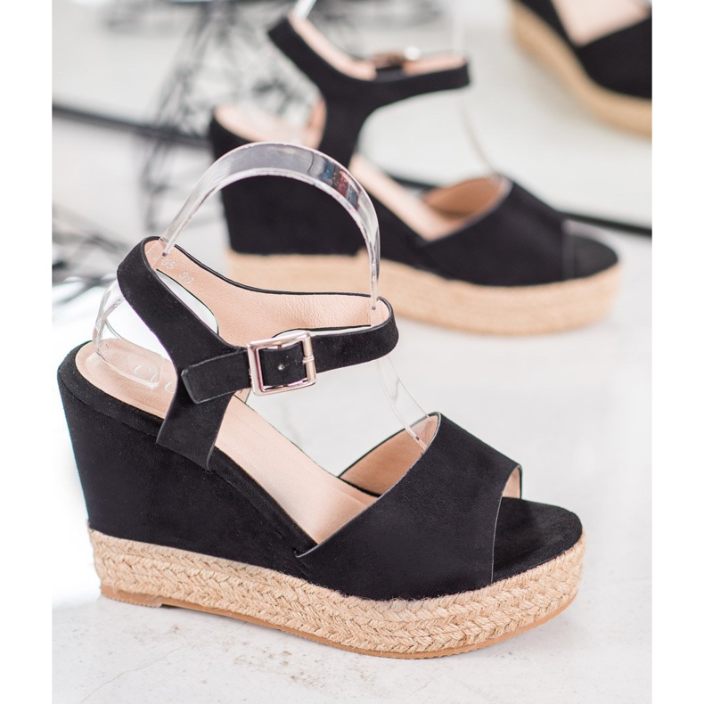 Clowse Black Sandals On A High Heel 1