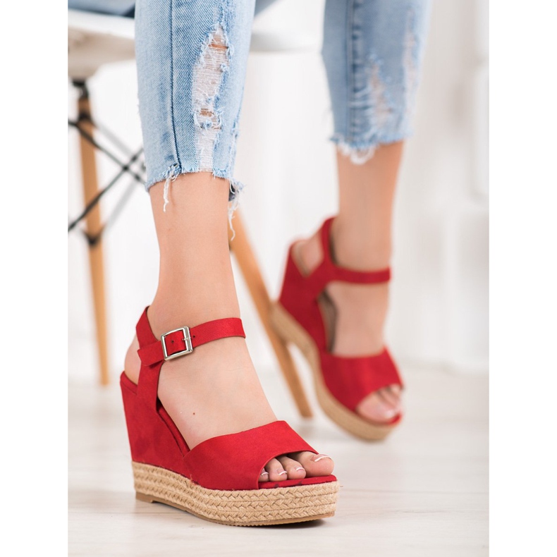 Clowse Red Sandals On A High Heel 1