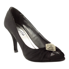 Pumps with silver decoration McArthur 05-bk black 1