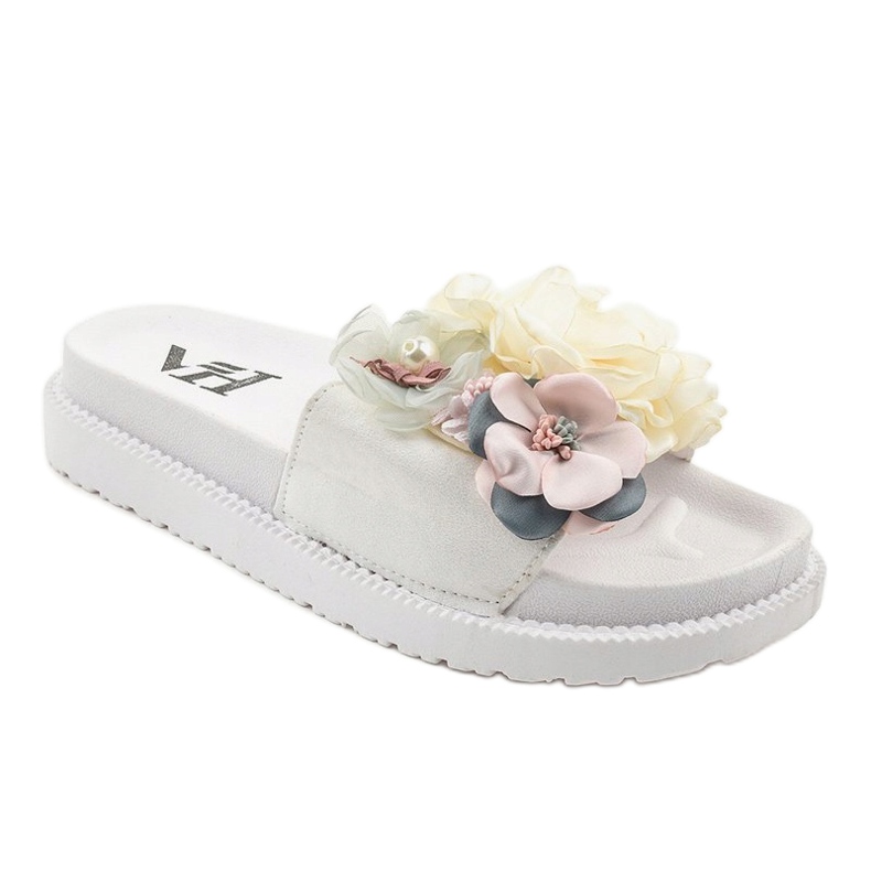 PT-109 white slippers with flowers 1