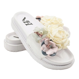 PT-109 white slippers with flowers 3
