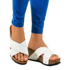 White sandals on a wedge GU53 slippers 1
