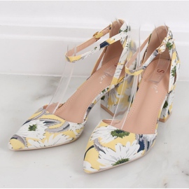 Pumps on the post with flowers LE076P Yellow multicolored 1