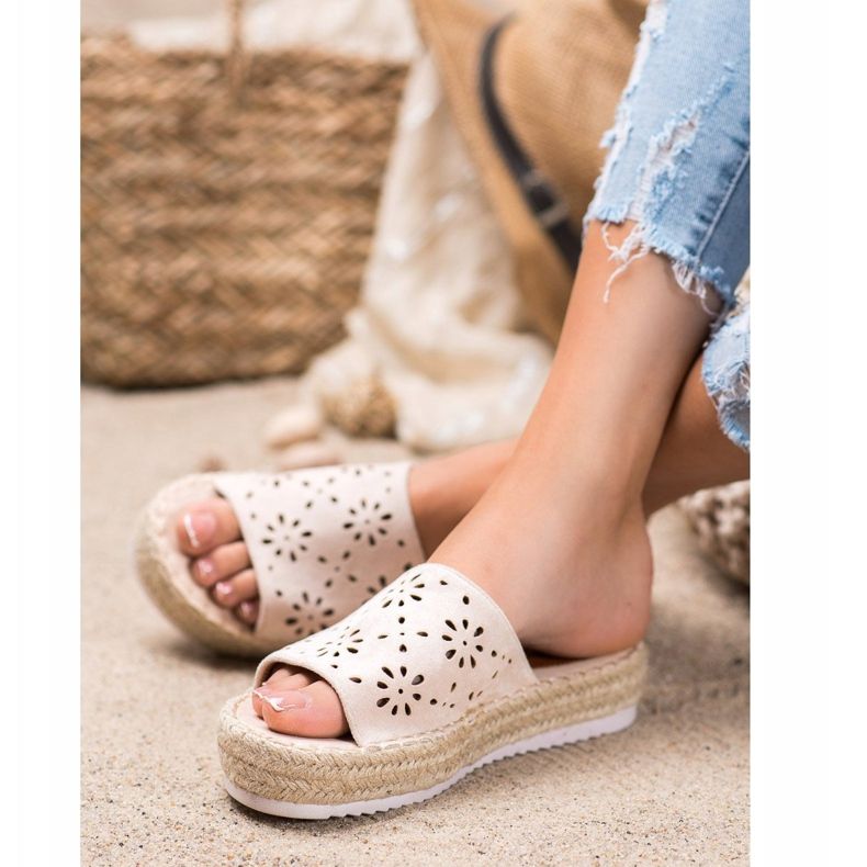 Nio Nio Slippers On A Straw Platform beige 1