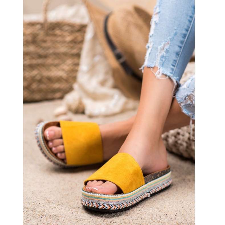 Renda Slippers On The Platform yellow 2