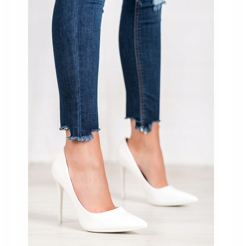 Small Swan Varnished pins white 2