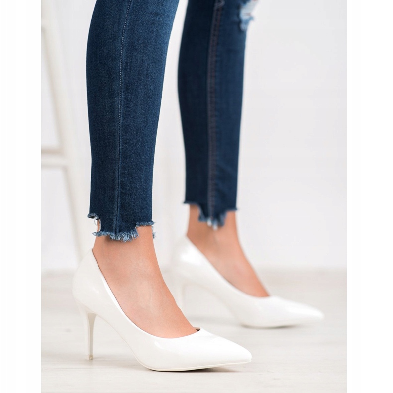 Small Swan Varnished pins white 2