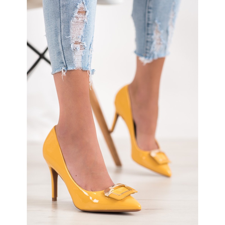 Fama Pumps With A Decorative Buckle yellow 2