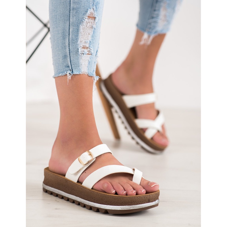 Comer Slippers On The Fashion Platform white 2