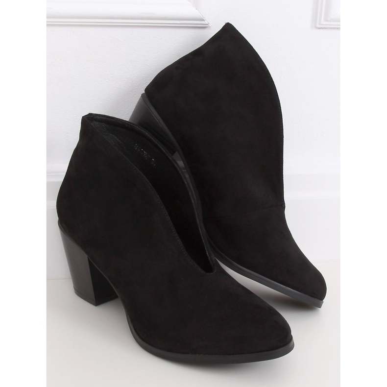 Black boots with a slit black NS128P Black 2
