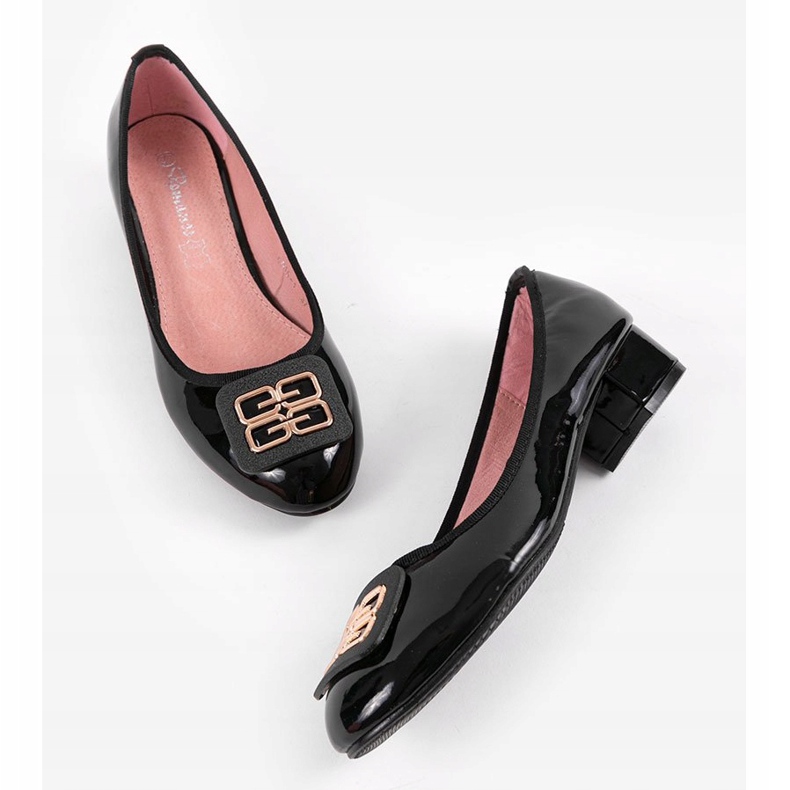Black lacquered pumps on the pillar 0015-1 2