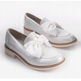 Black slip-on shoes with a RS-WED2 bow silver grey 2