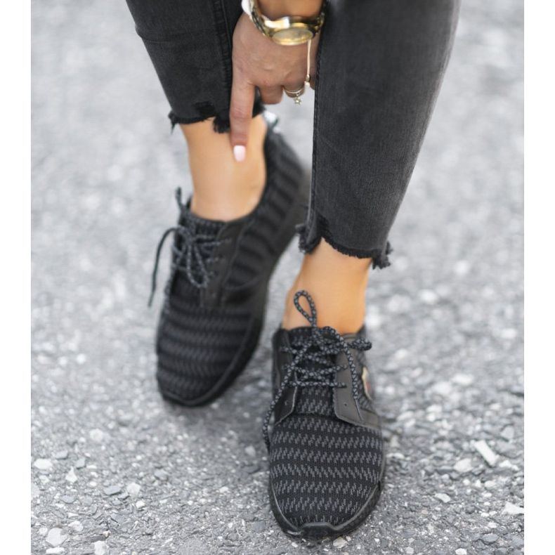 Black PH-16 lightweight sports shoes 1