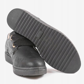 Black sneakers on the wedge H-18 2