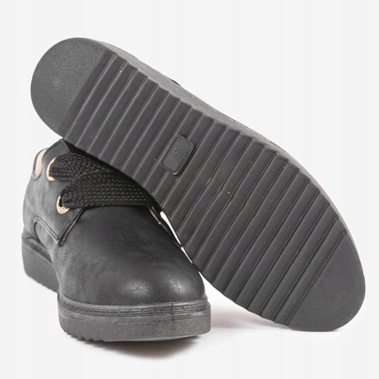 Black sneakers on the wedge H-18 2