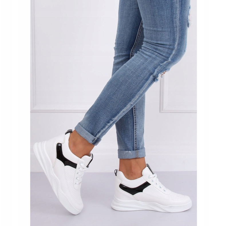 White sports shoes with wedges 85-429 WHITE / BLACK 1