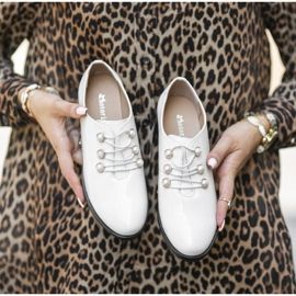 White lacquered shoes on the post C17-57011-2 1