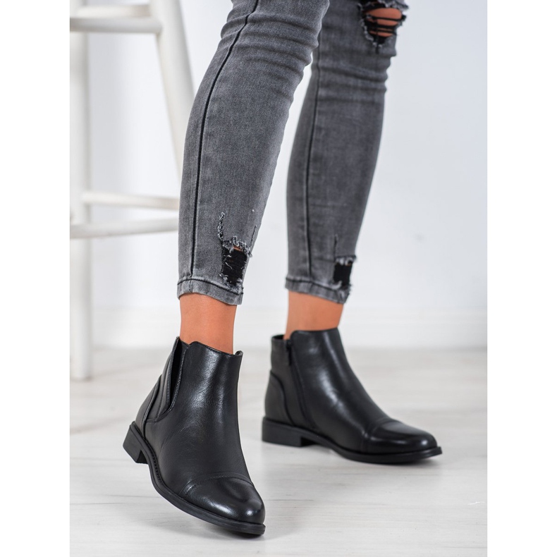 J. Star Elegant boots on a flat heel black 1