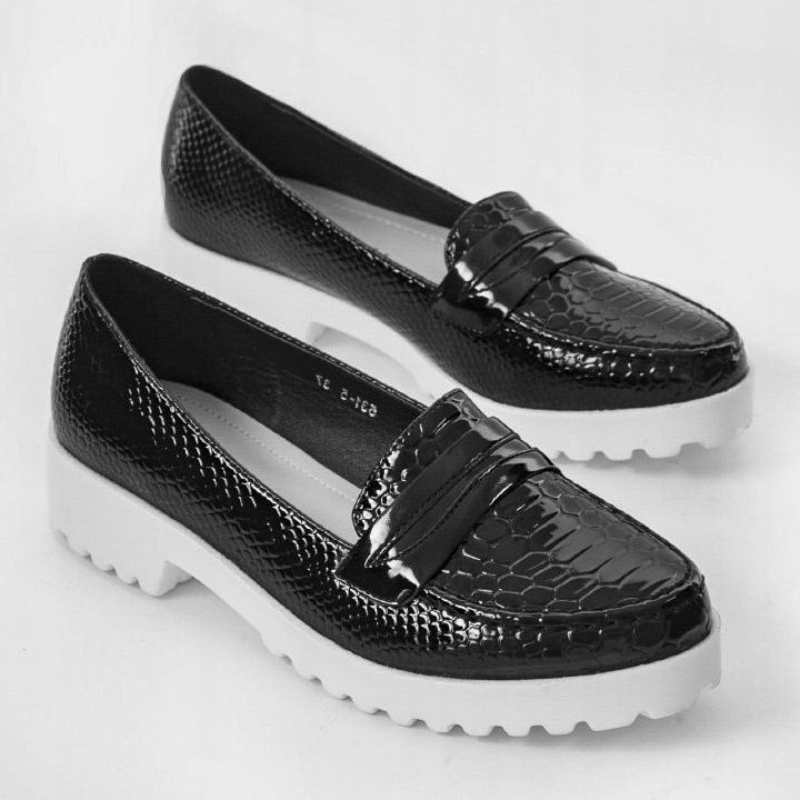 Black slip-on shoes with a RS-WED2 bow 2