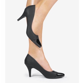 Black pumps on the YS-437 heel 1