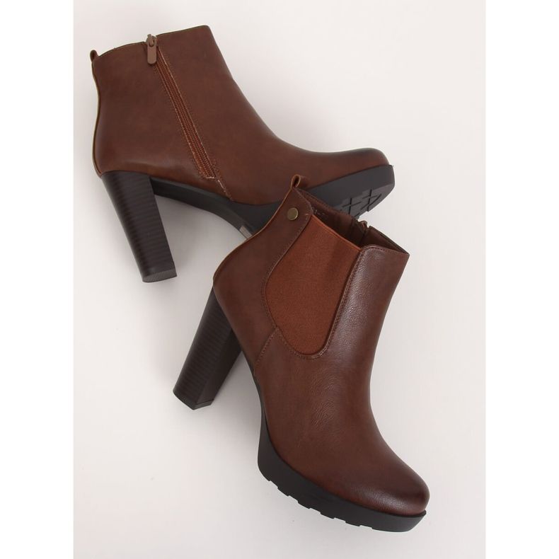 Brown F-21 Camel high-heeled boots 1