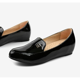 Black lacquered moccasins on the C16 wedge 1