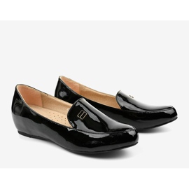 Black lacquered moccasins on the C16 wedge 2