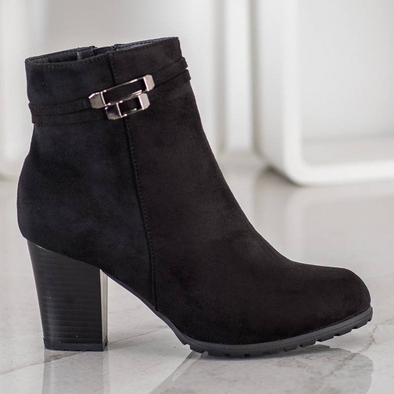 Goodin Black Boots With A Decorative Belt 2